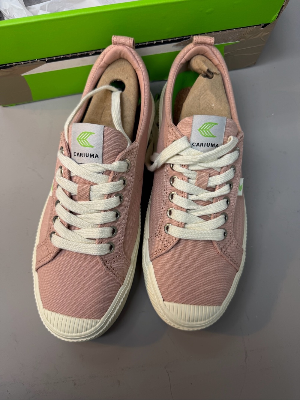 Cariuma OCA Low Rose Canvas Sneaker - Light Pink ladies 9.5